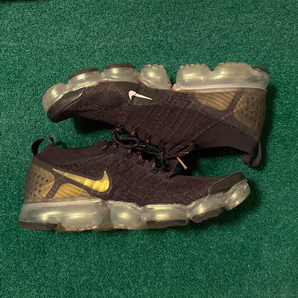 Men's Nike Air VaporMax Flyknit 2, Black Metallic Silver/Gold, Size 9.5